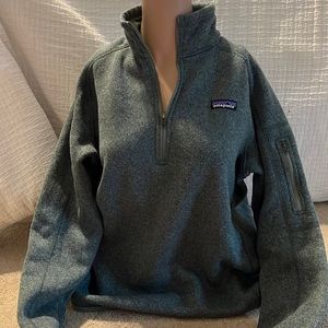 Beautiful Patagonia 1/4 zip pullover. Great green color. XL